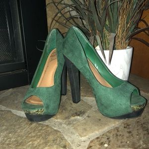 Thrifted Green Suede Heels